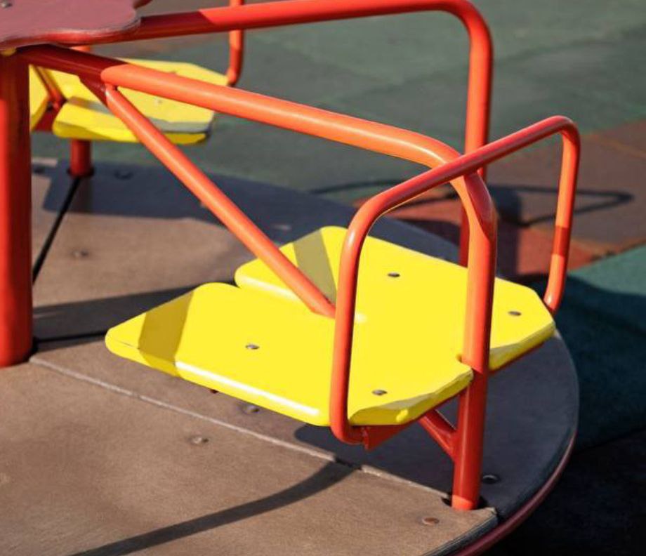 Володин предложил установить детские площадки во дворах саратовских домов